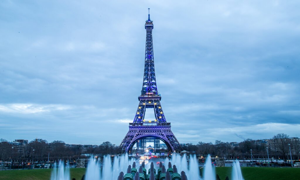 Ilustrasi Menara Eiffel di Paris (Source by Ancapital on Envanto)